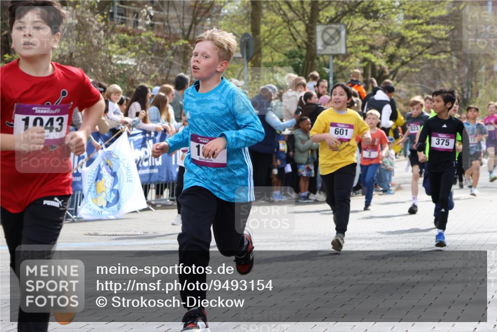 12.04.2026 - 45. Internationalen Wilhelmsburger Insellauf Strokosch-Dieckow http://msf.ph/oto/9493154 12.04.2026 14:49:14 Ziel 385, 371, 433, 487, 887, 73, 1805, 591, 1043, 101, 1063, 1048, 601, 418, 684, 597, 1823, 375, 2 meine-sportfotos.de
