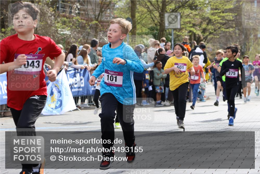 12.04.2026 - 45. Internationalen Wilhelmsburger Insellauf Strokosch-Dieckow http://msf.ph/oto/9493155 12.04.2026 14:49:14 Ziel 385, 371, 433, 487, 887, 73, 1805, 591, 1043, 101, 1063, 1048, 601, 418, 684, 597, 1823, 375, 2 meine-sportfotos.de
