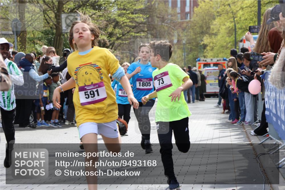 12.04.2026 - 45. Internationalen Wilhelmsburger Insellauf Strokosch-Dieckow http://msf.ph/oto/9493168 12.04.2026 14:49:10 Ziel 38, 1804, 1836, 5015, 876, 1816, 1815, 428, 385, 371, 433, 487, 887, 73, 1805, 591, 1043, 101, 1063, 1048, 601 meine-sportfotos.de