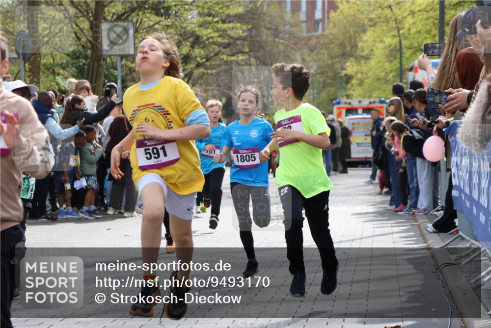 12.04.2026 - 45. Internationalen Wilhelmsburger Insellauf Strokosch-Dieckow http://msf.ph/oto/9493170 12.04.2026 14:49:10 Ziel 38, 1804, 1836, 5015, 876, 1816, 1815, 428, 385, 371, 433, 487, 887, 73, 1805, 591, 1043, 101, 1063, 1048, 601 meine-sportfotos.de