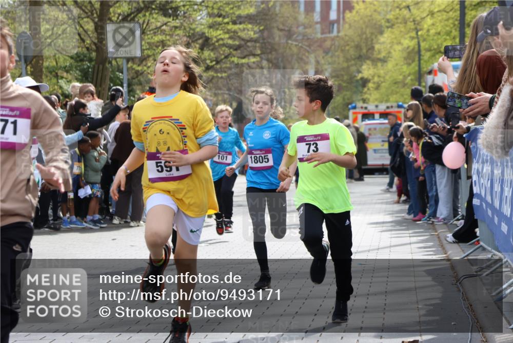 12.04.2026 - 45. Internationalen Wilhelmsburger Insellauf Strokosch-Dieckow http://msf.ph/oto/9493171 12.04.2026 14:49:10 Ziel 38, 1804, 1836, 5015, 876, 1816, 1815, 428, 385, 371, 433, 487, 887, 73, 1805, 591, 1043, 101, 1063, 1048, 601 meine-sportfotos.de