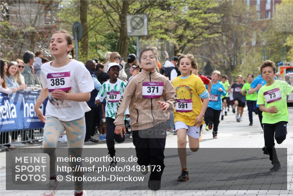12.04.2026 - 45. Internationalen Wilhelmsburger Insellauf Strokosch-Dieckow http://msf.ph/oto/9493173 12.04.2026 14:49:09 Ziel 373, 38, 1804, 1836, 5015, 876, 1816, 1815, 428, 385, 371, 433, 487, 887, 73, 1805, 591, 1043, 101 meine-sportfotos.de