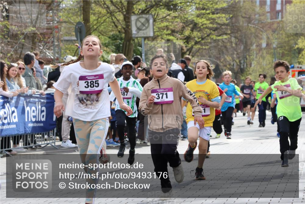 12.04.2026 - 45. Internationalen Wilhelmsburger Insellauf Strokosch-Dieckow http://msf.ph/oto/9493176 12.04.2026 14:49:09 Ziel 373, 38, 1804, 1836, 5015, 876, 1816, 1815, 428, 385, 371, 433, 487, 887, 73, 1805, 591, 1043, 101 meine-sportfotos.de