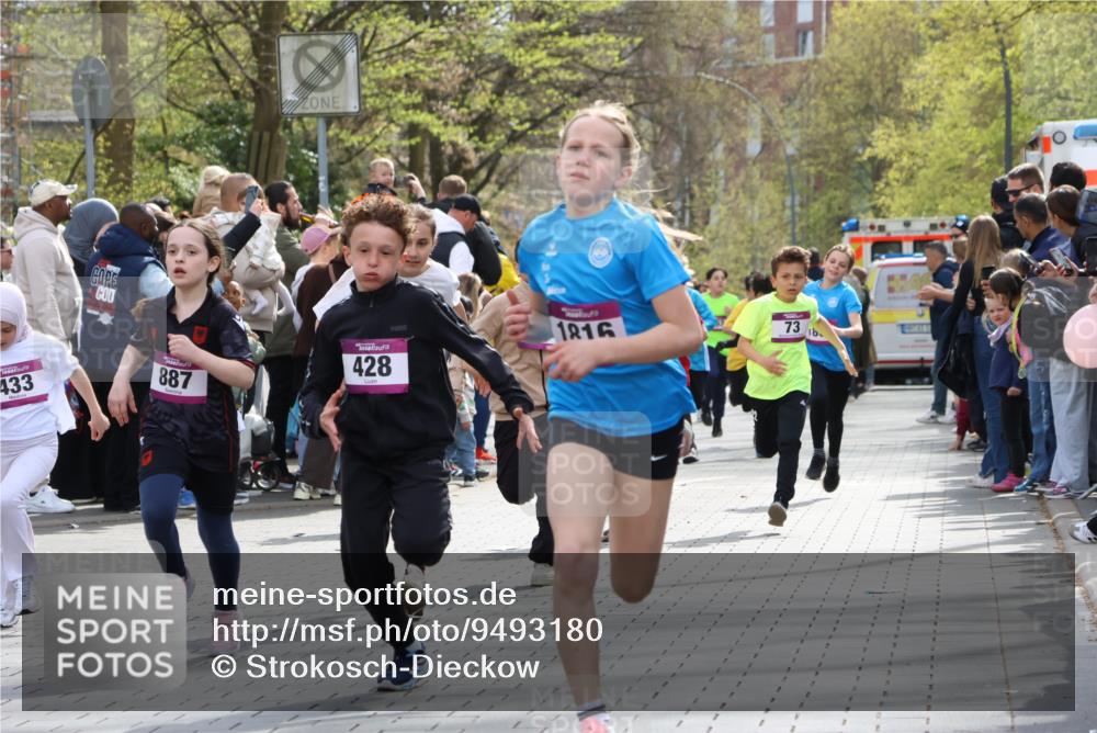 12.04.2026 - 45. Internationalen Wilhelmsburger Insellauf Strokosch-Dieckow http://msf.ph/oto/9493180 12.04.2026 14:49:07 Ziel 903, 31, 373, 38, 1804, 1836, 5015, 876, 1816, 1815, 428, 385, 371, 433, 487, 887, 73, 1805, 591 meine-sportfotos.de