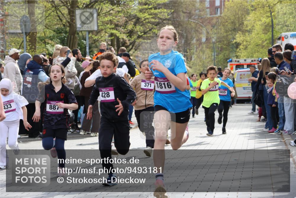 12.04.2026 - 45. Internationalen Wilhelmsburger Insellauf Strokosch-Dieckow http://msf.ph/oto/9493181 12.04.2026 14:49:07 Ziel 903, 31, 373, 38, 1804, 1836, 5015, 876, 1816, 1815, 428, 385, 371, 433, 487, 887, 73, 1805, 591 meine-sportfotos.de