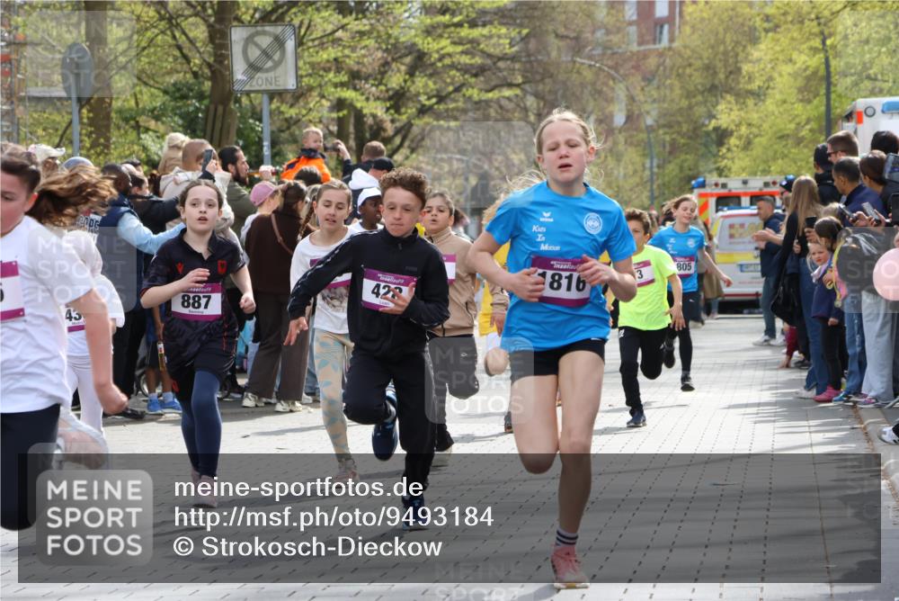 12.04.2026 - 45. Internationalen Wilhelmsburger Insellauf Strokosch-Dieckow http://msf.ph/oto/9493184 12.04.2026 14:49:07 Ziel 903, 31, 373, 38, 1804, 1836, 5015, 876, 1816, 1815, 428, 385, 371, 433, 487, 887, 73, 1805, 591 meine-sportfotos.de