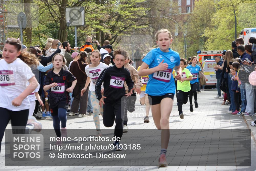 12.04.2026 - 45. Internationalen Wilhelmsburger Insellauf Strokosch-Dieckow http://msf.ph/oto/9493185 12.04.2026 14:49:07 Ziel 903, 31, 373, 38, 1804, 1836, 5015, 876, 1816, 1815, 428, 385, 371, 433, 487, 887, 73, 1805, 591 meine-sportfotos.de