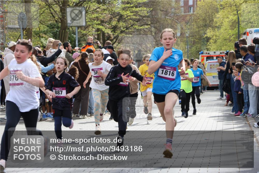 12.04.2026 - 45. Internationalen Wilhelmsburger Insellauf Strokosch-Dieckow http://msf.ph/oto/9493186 12.04.2026 14:49:07 Ziel 903, 31, 373, 38, 1804, 1836, 5015, 876, 1816, 1815, 428, 385, 371, 433, 487, 887, 73, 1805, 591 meine-sportfotos.de