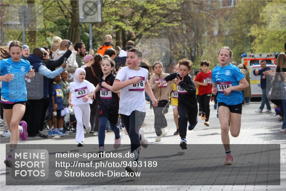 12.04.2026 - 45. Internationalen Wilhelmsburger Insellauf Strokosch-Dieckow http://msf.ph/oto/9493189 12.04.2026 14:49:06 Ziel 386, 421, 903, 31, 373, 38, 1804, 1836, 5015, 876, 1816, 1815, 428, 385, 371, 433, 487, 887, 73, 1805, 591 meine-sportfotos.de