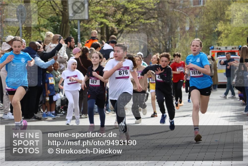 12.04.2026 - 45. Internationalen Wilhelmsburger Insellauf Strokosch-Dieckow http://msf.ph/oto/9493190 12.04.2026 14:49:06 Ziel 386, 421, 903, 31, 373, 38, 1804, 1836, 5015, 876, 1816, 1815, 428, 385, 371, 433, 487, 887, 73, 1805, 591 meine-sportfotos.de
