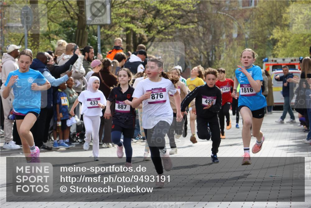 12.04.2026 - 45. Internationalen Wilhelmsburger Insellauf Strokosch-Dieckow http://msf.ph/oto/9493191 12.04.2026 14:49:06 Ziel 386, 421, 903, 31, 373, 38, 1804, 1836, 5015, 876, 1816, 1815, 428, 385, 371, 433, 487, 887, 73, 1805, 591 meine-sportfotos.de