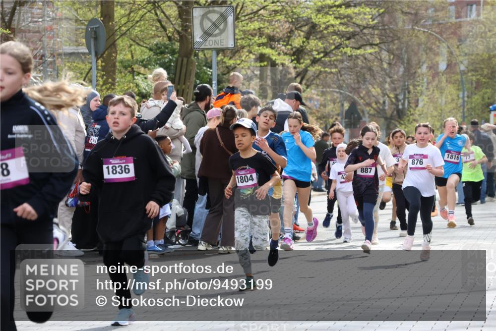 12.04.2026 - 45. Internationalen Wilhelmsburger Insellauf Strokosch-Dieckow http://msf.ph/oto/9493199 12.04.2026 14:49:04 Ziel 386, 421, 903, 31, 373, 38, 1804, 1836, 5015, 876, 1816, 1815, 428, 385, 371, 433 meine-sportfotos.de