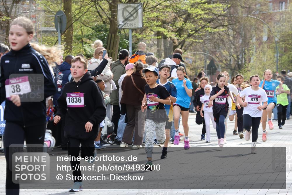 12.04.2026 - 45. Internationalen Wilhelmsburger Insellauf Strokosch-Dieckow http://msf.ph/oto/9493200 12.04.2026 14:49:04 Ziel 386, 421, 903, 31, 373, 38, 1804, 1836, 5015, 876, 1816, 1815, 428, 385, 371, 433 meine-sportfotos.de