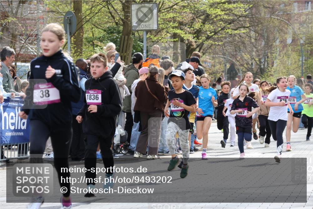 12.04.2026 - 45. Internationalen Wilhelmsburger Insellauf Strokosch-Dieckow http://msf.ph/oto/9493202 12.04.2026 14:49:04 Ziel 386, 421, 903, 31, 373, 38, 1804, 1836, 5015, 876, 1816, 1815, 428, 385, 371, 433 meine-sportfotos.de
