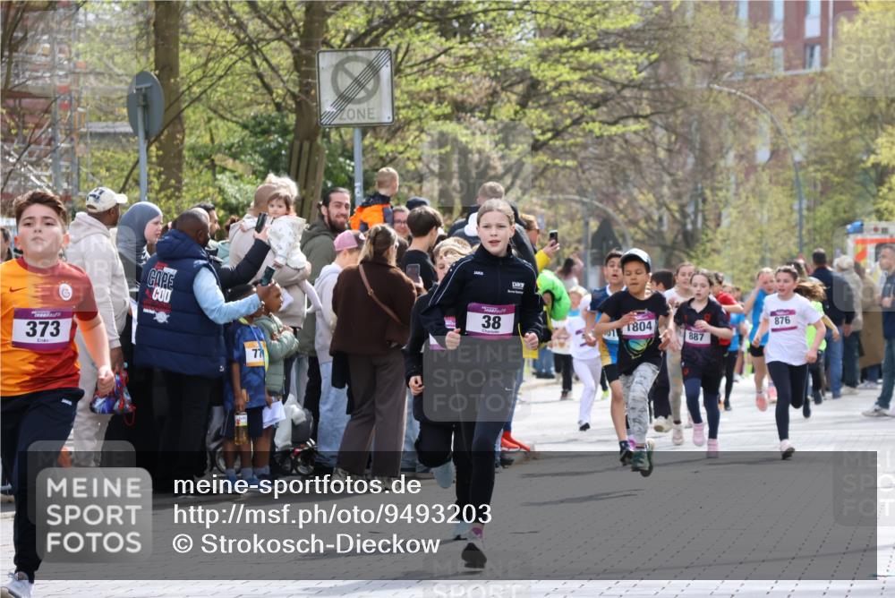 12.04.2026 - 45. Internationalen Wilhelmsburger Insellauf Strokosch-Dieckow http://msf.ph/oto/9493203 12.04.2026 14:49:02 Ziel 36, 904, 1807, 386, 421, 903, 31, 373, 38, 1804, 1836, 5015, 876, 1816, 1815, 428 meine-sportfotos.de