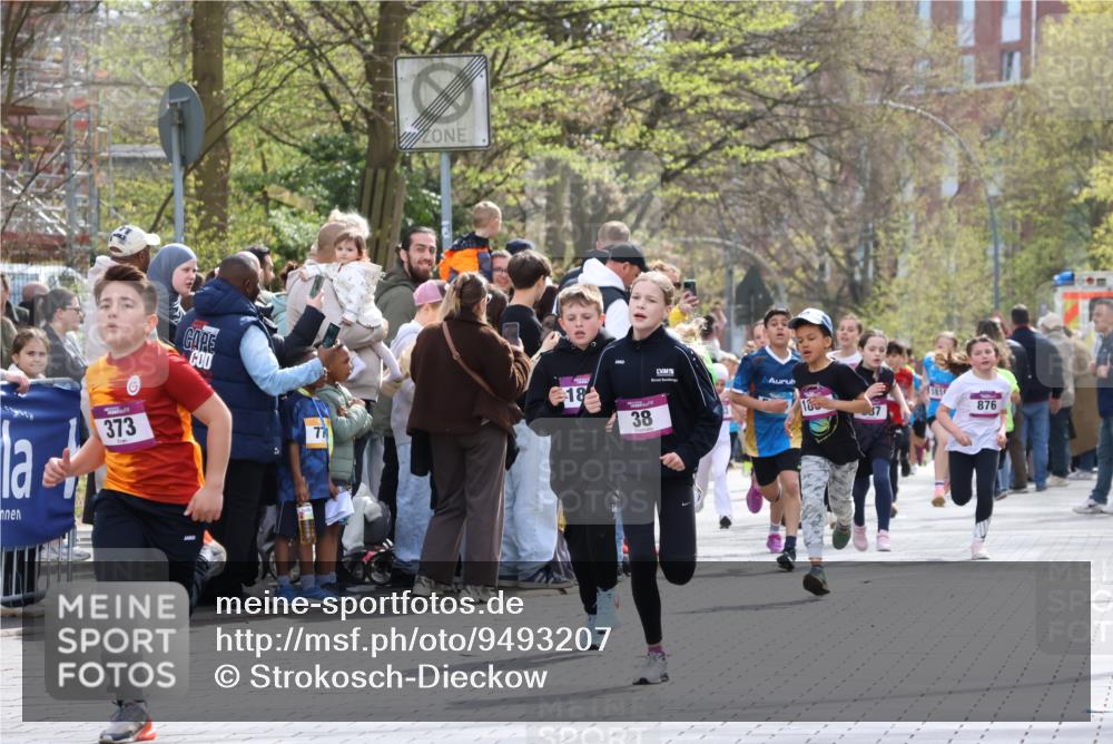 12.04.2026 - 45. Internationalen Wilhelmsburger Insellauf Strokosch-Dieckow http://msf.ph/oto/9493207 12.04.2026 14:49:02 Ziel 36, 904, 1807, 386, 421, 903, 31, 373, 38, 1804, 1836, 5015, 876, 1816, 1815, 428 meine-sportfotos.de