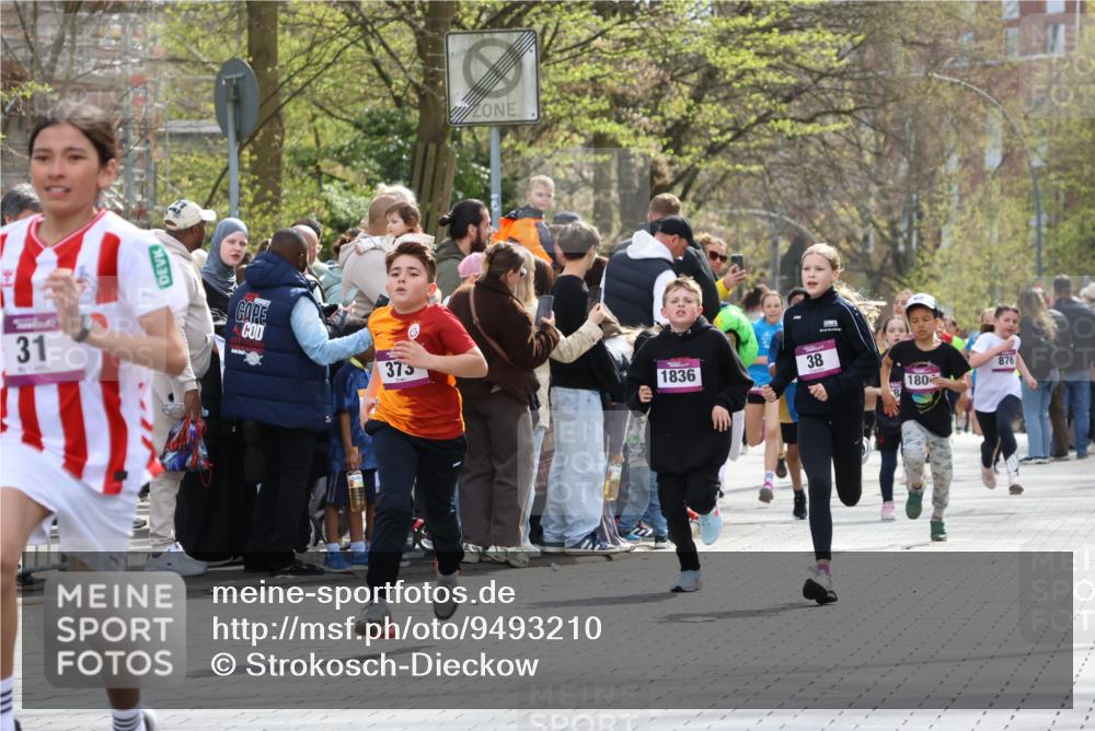 12.04.2026 - 45. Internationalen Wilhelmsburger Insellauf Strokosch-Dieckow http://msf.ph/oto/9493210 12.04.2026 14:49:01 Ziel 1045, 36, 904, 1807, 386, 421, 903, 31, 373, 38, 1804, 1836, 5015, 876, 1816, 1815, 428 meine-sportfotos.de