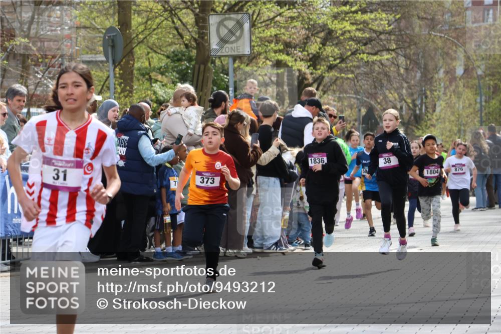 12.04.2026 - 45. Internationalen Wilhelmsburger Insellauf Strokosch-Dieckow http://msf.ph/oto/9493212 12.04.2026 14:49:01 Ziel 1045, 36, 904, 1807, 386, 421, 903, 31, 373, 38, 1804, 1836, 5015, 876, 1816, 1815, 428 meine-sportfotos.de