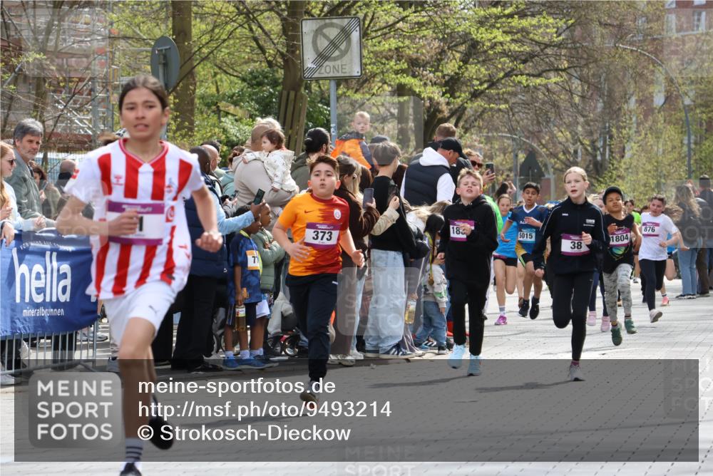 12.04.2026 - 45. Internationalen Wilhelmsburger Insellauf Strokosch-Dieckow http://msf.ph/oto/9493214 12.04.2026 14:49:01 Ziel 1045, 36, 904, 1807, 386, 421, 903, 31, 373, 38, 1804, 1836, 5015, 876, 1816, 1815, 428 meine-sportfotos.de