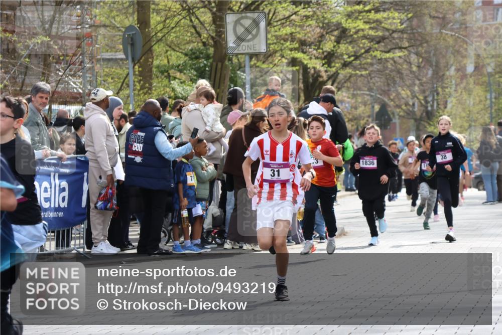 12.04.2026 - 45. Internationalen Wilhelmsburger Insellauf Strokosch-Dieckow http://msf.ph/oto/9493219 12.04.2026 14:49:00 Ziel 906, 1045, 36, 904, 1807, 386, 421, 903, 31, 373, 38, 1804, 1836, 5015 meine-sportfotos.de