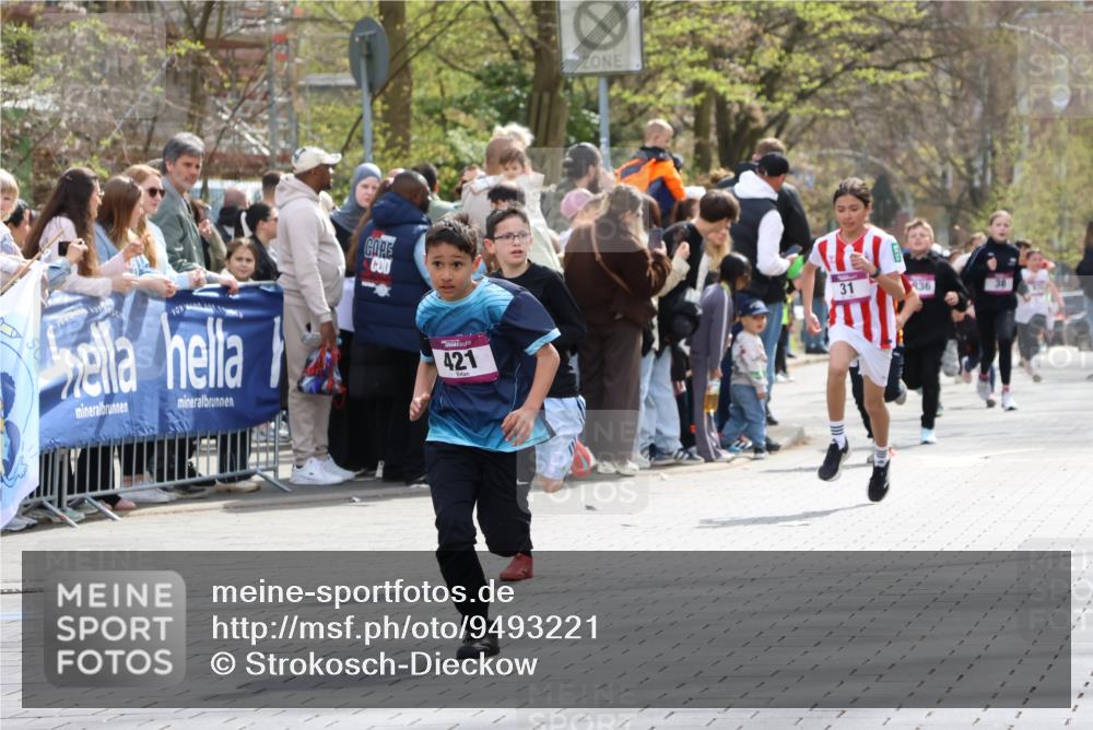12.04.2026 - 45. Internationalen Wilhelmsburger Insellauf Strokosch-Dieckow http://msf.ph/oto/9493221 12.04.2026 14:48:59 Ziel 381, 906, 1045, 36, 904, 1807, 386, 421, 903, 31, 373, 38 meine-sportfotos.de