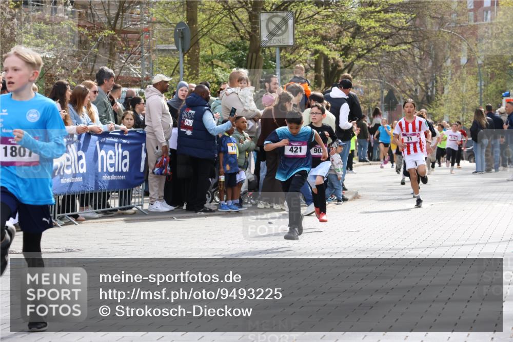 12.04.2026 - 45. Internationalen Wilhelmsburger Insellauf Strokosch-Dieckow http://msf.ph/oto/9493225 12.04.2026 14:48:58 Ziel 424, 70, 381, 906, 1045, 36, 904, 1807, 386, 421, 903, 31, 373, 38 meine-sportfotos.de