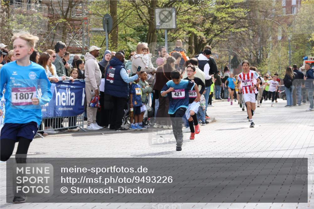12.04.2026 - 45. Internationalen Wilhelmsburger Insellauf Strokosch-Dieckow http://msf.ph/oto/9493226 12.04.2026 14:48:57 Ziel 49, 424, 70, 381, 906, 1045, 36, 904, 1807, 386, 421, 903, 31, 373 meine-sportfotos.de
