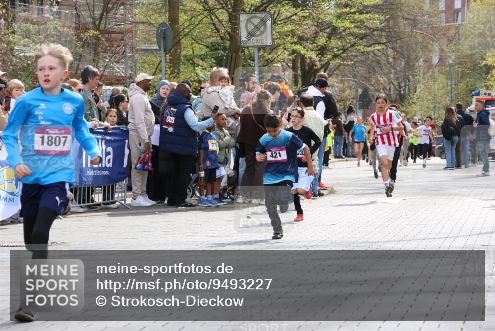 12.04.2026 - 45. Internationalen Wilhelmsburger Insellauf Strokosch-Dieckow http://msf.ph/oto/9493227 12.04.2026 14:48:57 Ziel 49, 424, 70, 381, 906, 1045, 36, 904, 1807, 386, 421, 903, 31, 373 meine-sportfotos.de