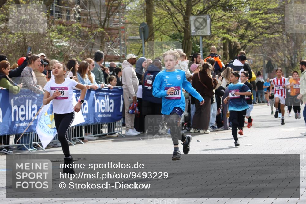 12.04.2026 - 45. Internationalen Wilhelmsburger Insellauf Strokosch-Dieckow http://msf.ph/oto/9493229 12.04.2026 14:48:57 Ziel 49, 424, 70, 381, 906, 1045, 36, 904, 1807, 386, 421, 903, 31, 373 meine-sportfotos.de