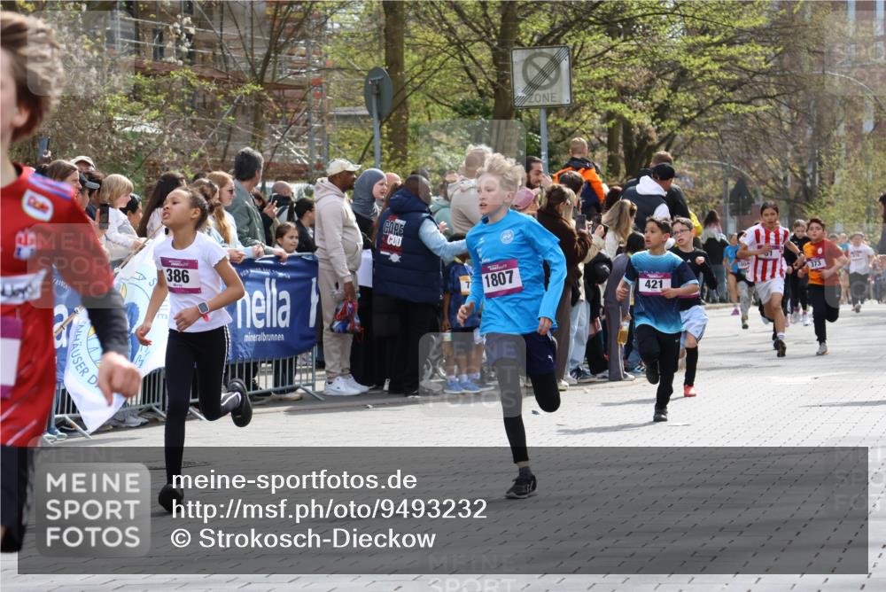 12.04.2026 - 45. Internationalen Wilhelmsburger Insellauf Strokosch-Dieckow http://msf.ph/oto/9493232 12.04.2026 14:48:56 Ziel 49, 424, 70, 381, 906, 1045, 36, 904, 1807, 386, 421, 903, 31 meine-sportfotos.de