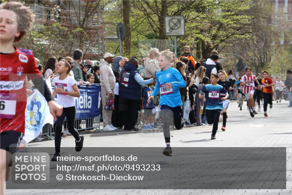 12.04.2026 - 45. Internationalen Wilhelmsburger Insellauf Strokosch-Dieckow http://msf.ph/oto/9493233 12.04.2026 14:48:56 Ziel 49, 424, 70, 381, 906, 1045, 36, 904, 1807, 386, 421, 903, 31 meine-sportfotos.de