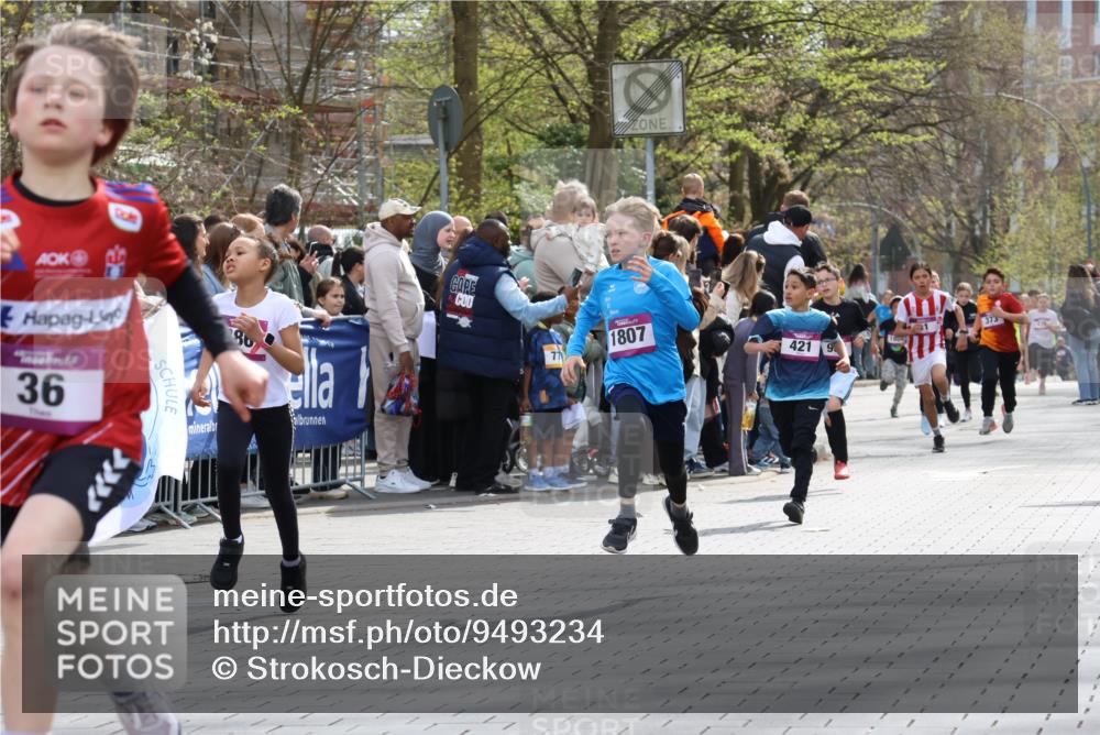 12.04.2026 - 45. Internationalen Wilhelmsburger Insellauf Strokosch-Dieckow http://msf.ph/oto/9493234 12.04.2026 14:48:56 Ziel 49, 424, 70, 381, 906, 1045, 36, 904, 1807, 386, 421, 903, 31 meine-sportfotos.de