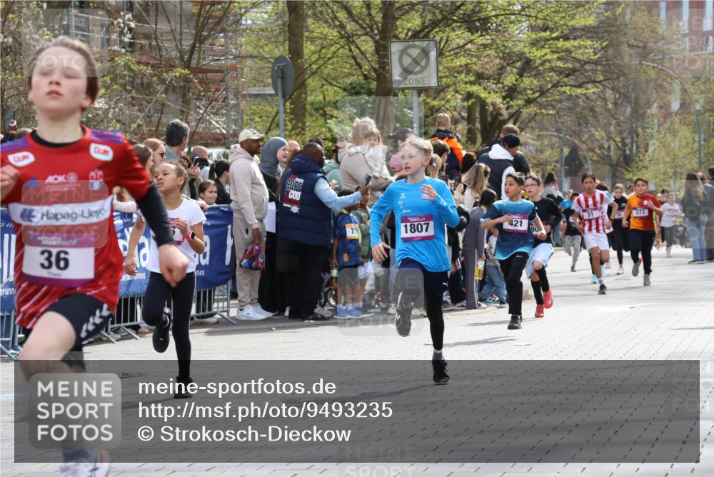 12.04.2026 - 45. Internationalen Wilhelmsburger Insellauf Strokosch-Dieckow http://msf.ph/oto/9493235 12.04.2026 14:48:56 Ziel 49, 424, 70, 381, 906, 1045, 36, 904, 1807, 386, 421, 903, 31 meine-sportfotos.de