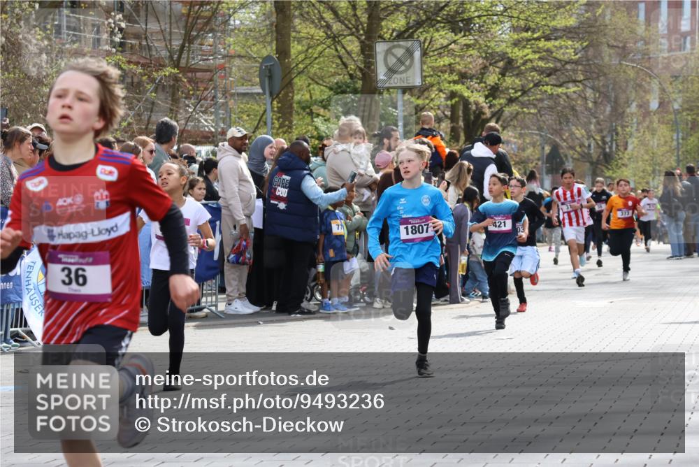 12.04.2026 - 45. Internationalen Wilhelmsburger Insellauf Strokosch-Dieckow http://msf.ph/oto/9493236 12.04.2026 14:48:56 Ziel 49, 424, 70, 381, 906, 1045, 36, 904, 1807, 386, 421, 903, 31 meine-sportfotos.de