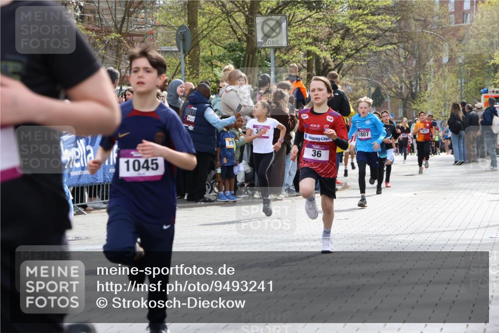 12.04.2026 - 45. Internationalen Wilhelmsburger Insellauf Strokosch-Dieckow http://msf.ph/oto/9493241 12.04.2026 14:48:55 Ziel 900, 899, 49, 424, 70, 381, 906, 1045, 36, 904, 1807, 386, 421, 903 meine-sportfotos.de