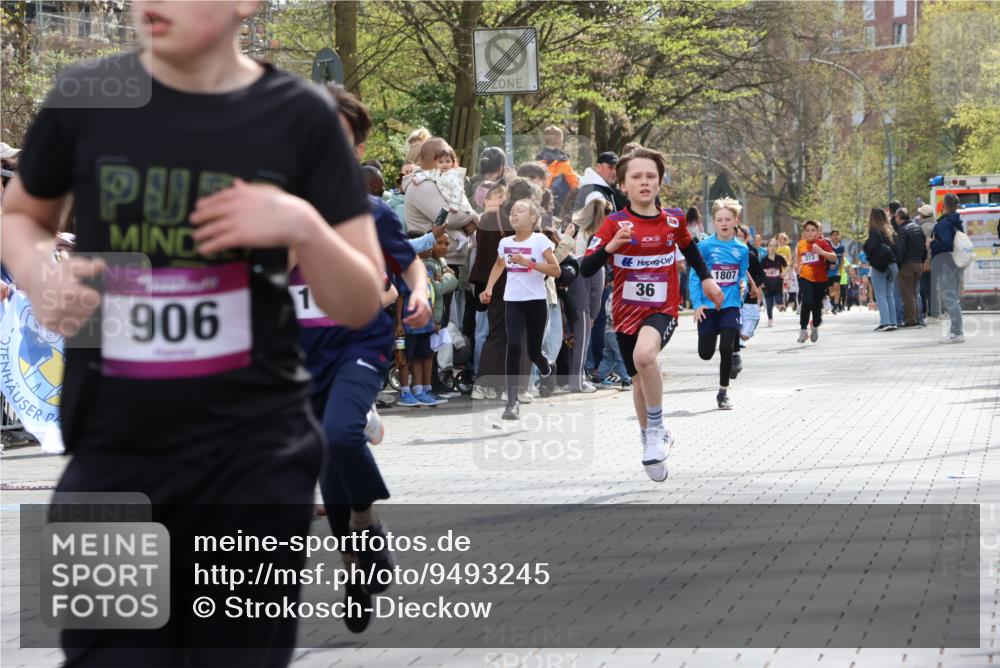 12.04.2026 - 45. Internationalen Wilhelmsburger Insellauf Strokosch-Dieckow http://msf.ph/oto/9493245 12.04.2026 14:48:54 Ziel 900, 899, 49, 424, 70, 381, 906, 1045, 36, 904, 1807, 386, 421 meine-sportfotos.de
