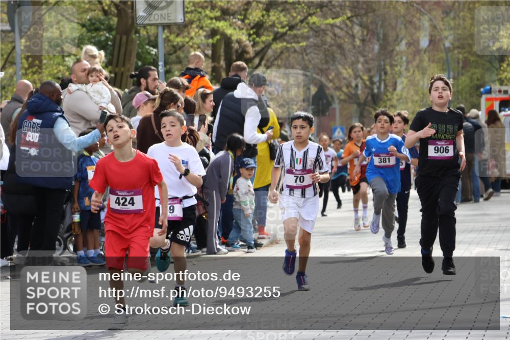 12.04.2026 - 45. Internationalen Wilhelmsburger Insellauf Strokosch-Dieckow http://msf.ph/oto/9493255 12.04.2026 14:48:49 Ziel 337, 167, 1846, 683, 900, 899, 49, 424, 70, 381, 906, 1045 meine-sportfotos.de