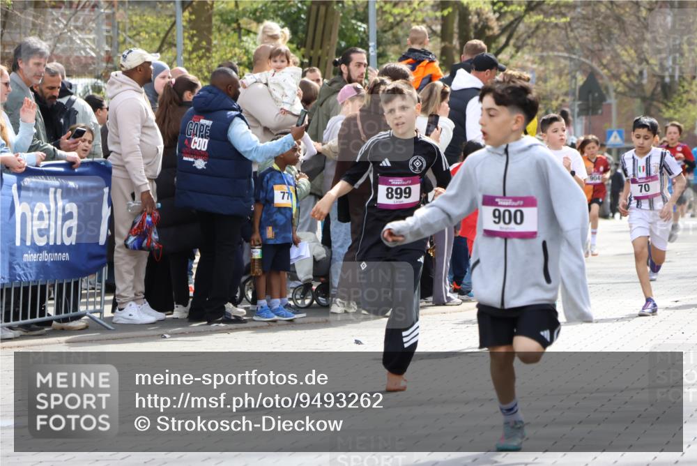 12.04.2026 - 45. Internationalen Wilhelmsburger Insellauf Strokosch-Dieckow http://msf.ph/oto/9493262 12.04.2026 14:48:48 Ziel 1826, 1841, 337, 167, 1846, 683, 900, 899, 49, 424, 70, 381, 906 meine-sportfotos.de