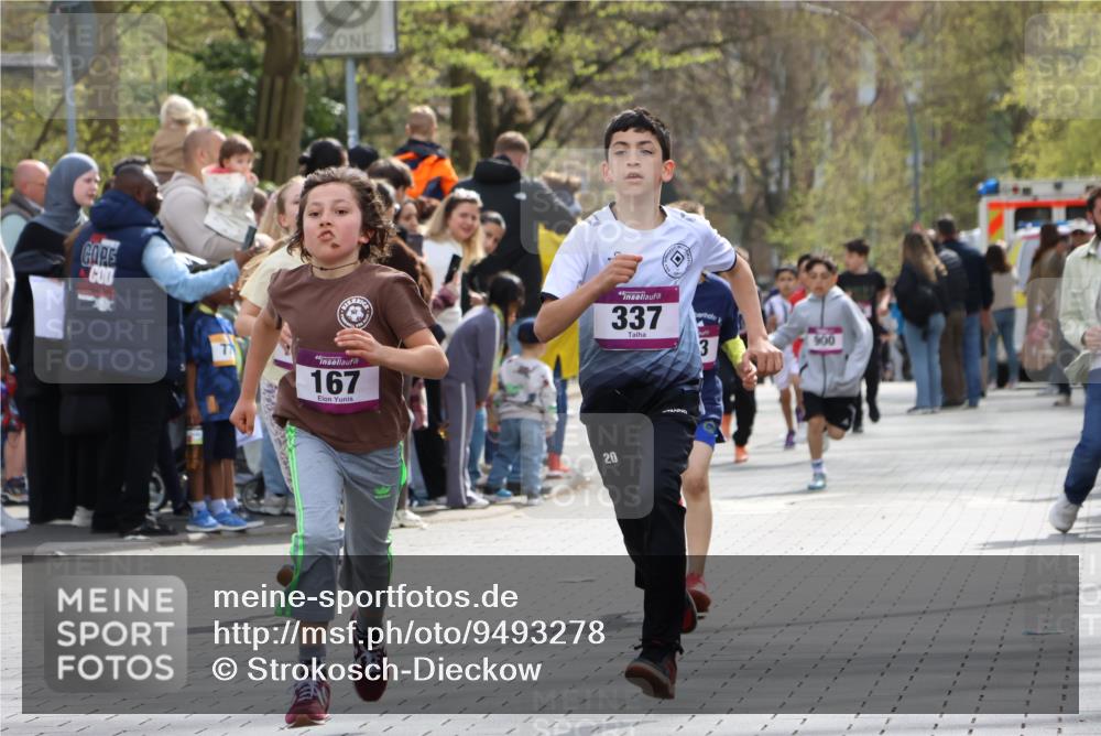 12.04.2026 - 45. Internationalen Wilhelmsburger Insellauf Strokosch-Dieckow http://msf.ph/oto/9493278 12.04.2026 14:48:43 Ziel 382, 1826, 1841, 337, 167, 1846, 683, 900, 899 meine-sportfotos.de