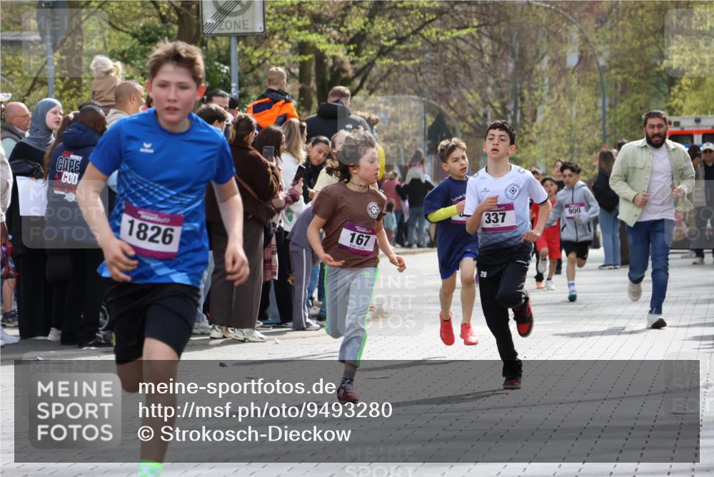 12.04.2026 - 45. Internationalen Wilhelmsburger Insellauf Strokosch-Dieckow http://msf.ph/oto/9493280 12.04.2026 14:48:42 Ziel 382, 1826, 1841, 337, 167, 1846, 683 meine-sportfotos.de
