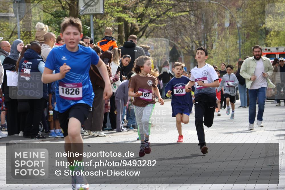 12.04.2026 - 45. Internationalen Wilhelmsburger Insellauf Strokosch-Dieckow http://msf.ph/oto/9493282 12.04.2026 14:48:42 Ziel 382, 1826, 1841, 337, 167, 1846, 683 meine-sportfotos.de