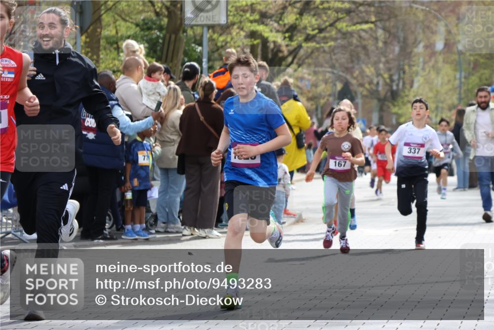 12.04.2026 - 45. Internationalen Wilhelmsburger Insellauf Strokosch-Dieckow http://msf.ph/oto/9493283 12.04.2026 14:48:41 Ziel 382, 1826, 1841, 337, 167, 1846, 683 meine-sportfotos.de