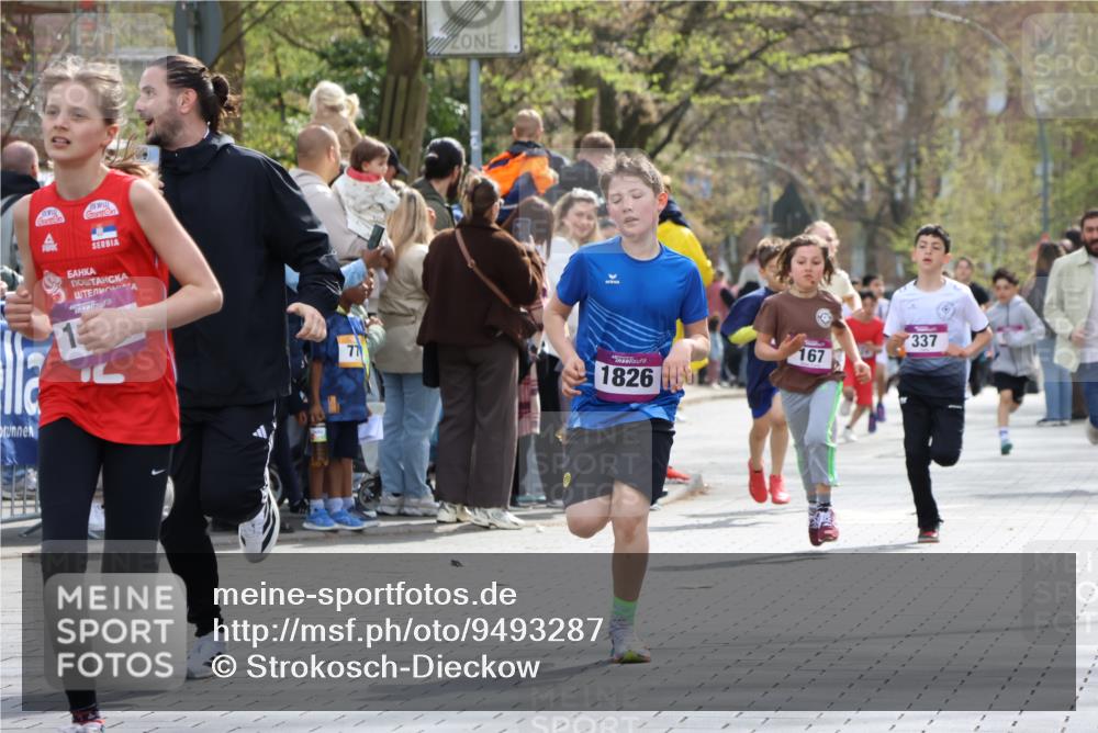 12.04.2026 - 45. Internationalen Wilhelmsburger Insellauf Strokosch-Dieckow http://msf.ph/oto/9493287 12.04.2026 14:48:41 Ziel 382, 1826, 1841, 337, 167, 1846, 683 meine-sportfotos.de
