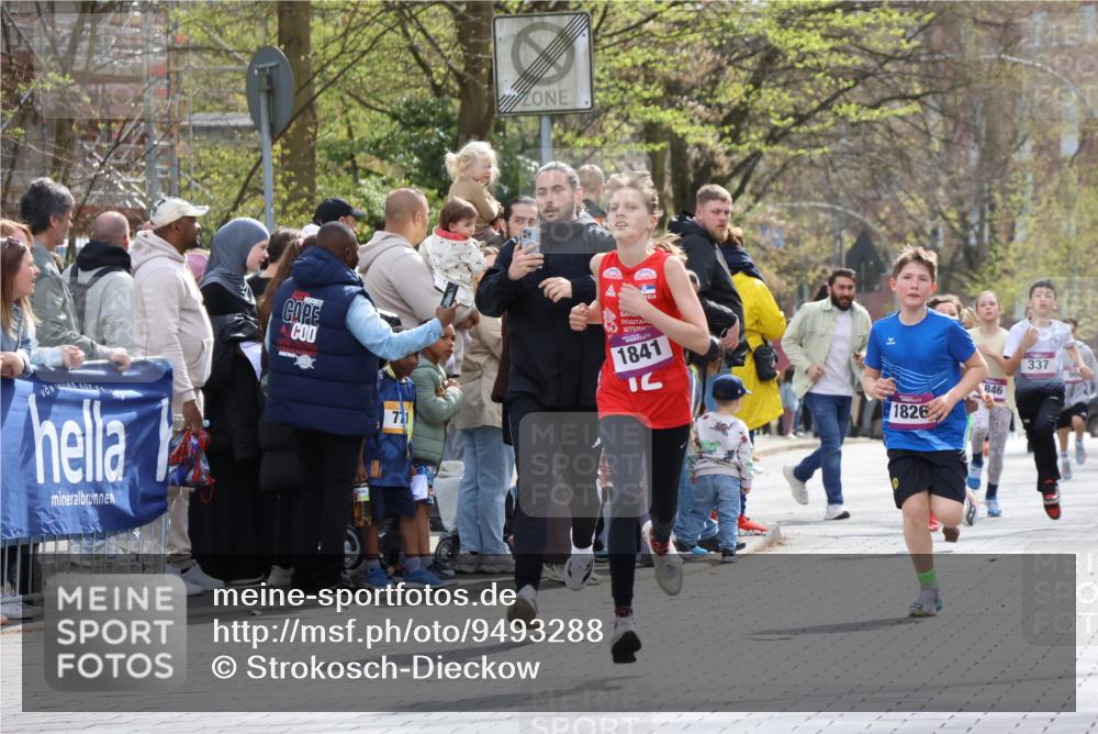 12.04.2026 - 45. Internationalen Wilhelmsburger Insellauf Strokosch-Dieckow http://msf.ph/oto/9493288 12.04.2026 14:48:39 Ziel 599, 18, 382, 1826, 1841, 337, 167 meine-sportfotos.de