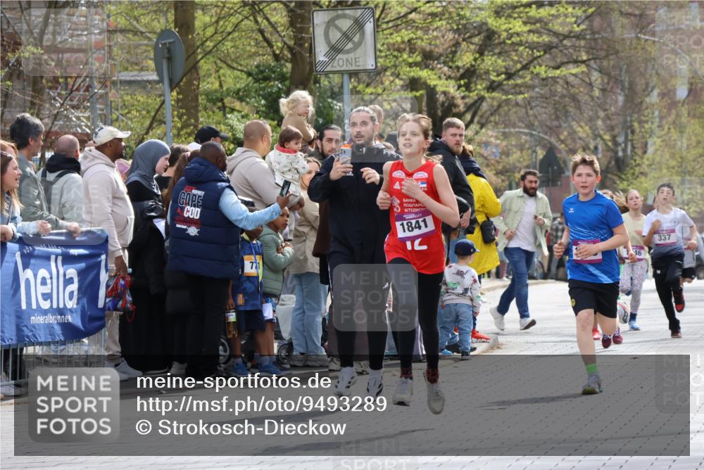 12.04.2026 - 45. Internationalen Wilhelmsburger Insellauf Strokosch-Dieckow http://msf.ph/oto/9493289 12.04.2026 14:48:39 Ziel 599, 18, 382, 1826, 1841, 337, 167 meine-sportfotos.de