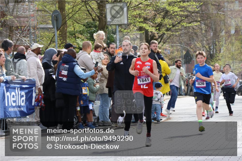 12.04.2026 - 45. Internationalen Wilhelmsburger Insellauf Strokosch-Dieckow http://msf.ph/oto/9493290 12.04.2026 14:48:39 Ziel 599, 18, 382, 1826, 1841, 337, 167 meine-sportfotos.de