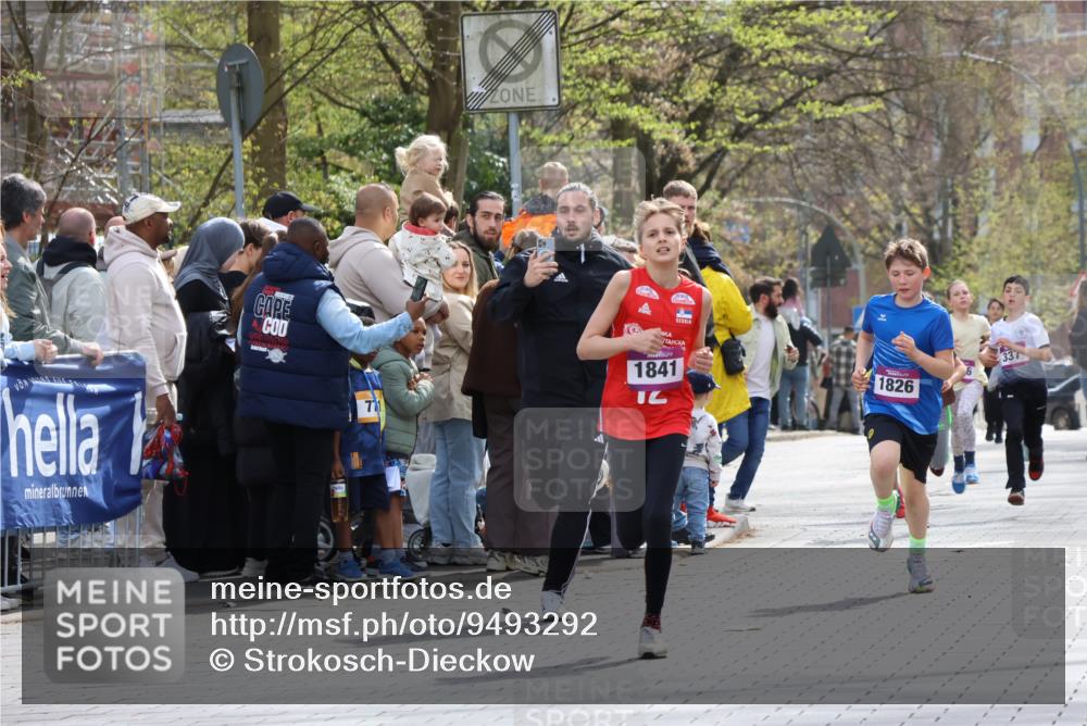 12.04.2026 - 45. Internationalen Wilhelmsburger Insellauf Strokosch-Dieckow http://msf.ph/oto/9493292 12.04.2026 14:48:39 Ziel 599, 18, 382, 1826, 1841, 337, 167 meine-sportfotos.de
