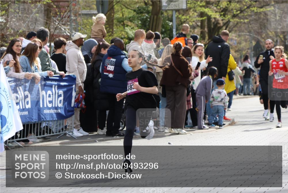 12.04.2026 - 45. Internationalen Wilhelmsburger Insellauf Strokosch-Dieckow http://msf.ph/oto/9493296 12.04.2026 14:48:36 Ziel 71, 1838, 1068, 599, 18, 382, 1826, 1841 meine-sportfotos.de
