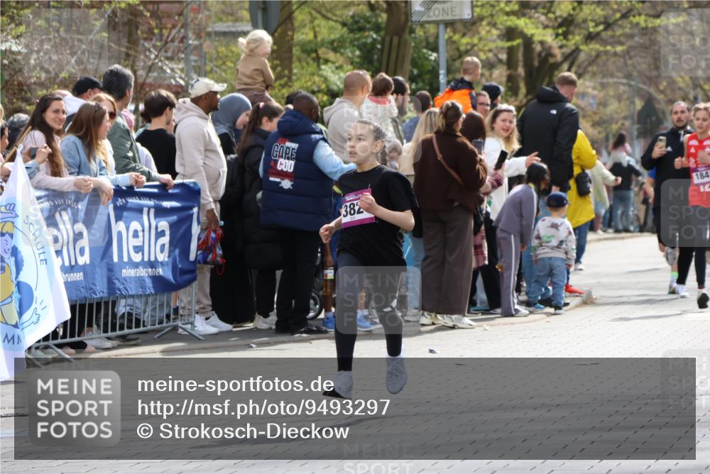 12.04.2026 - 45. Internationalen Wilhelmsburger Insellauf Strokosch-Dieckow http://msf.ph/oto/9493297 12.04.2026 14:48:36 Ziel 71, 1838, 1068, 599, 18, 382, 1826, 1841 meine-sportfotos.de