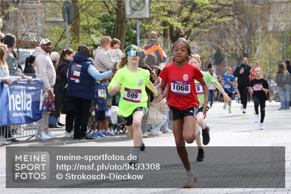 12.04.2026 - 45. Internationalen Wilhelmsburger Insellauf Strokosch-Dieckow http://msf.ph/oto/9493308 12.04.2026 14:48:33 Ziel 71, 1838, 1068, 599, 18, 382 meine-sportfotos.de
